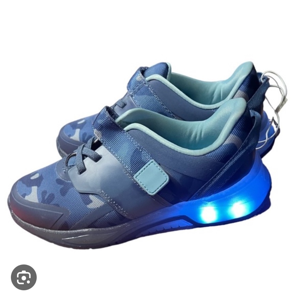 CAT AND JACK SIZE 7 blue camo sneakers